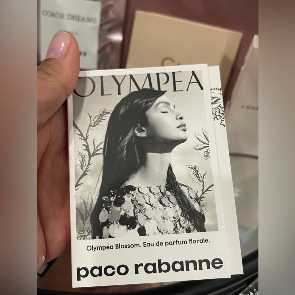 8 Items- Womens Fragrance Liquid Eau de Parfum Samples Size and Beauty Bag NEW - Picture 3 of 9